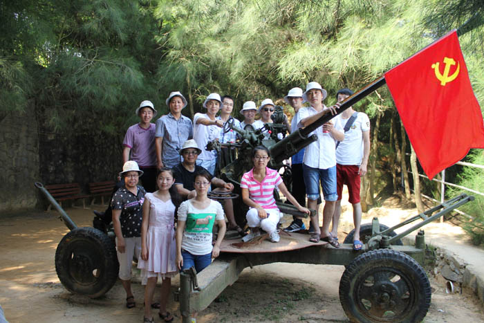 感受愛(ài)國(guó)主義教育，增強(qiáng)黨員黨性意識(shí)